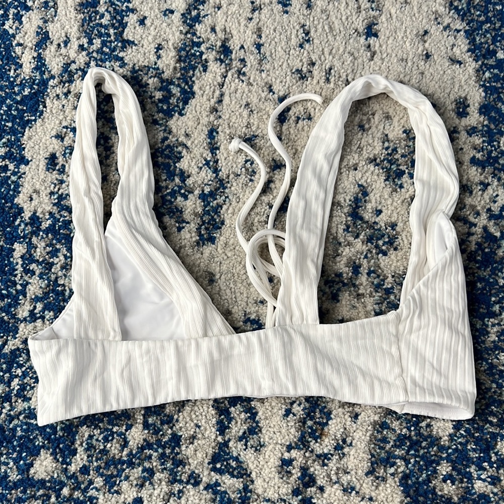 Lovers and Friends Sade Top in White - Picture 7 of 9